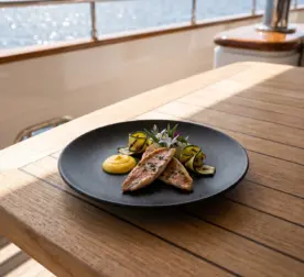 20,3 cm çapında ve 2,3 cm yüksekliğinde mat pütürlü döküm taş efektli siyah melamin yuvarlak HappyChef 6'lı yemek, tatlı ve servis tabağı seti.